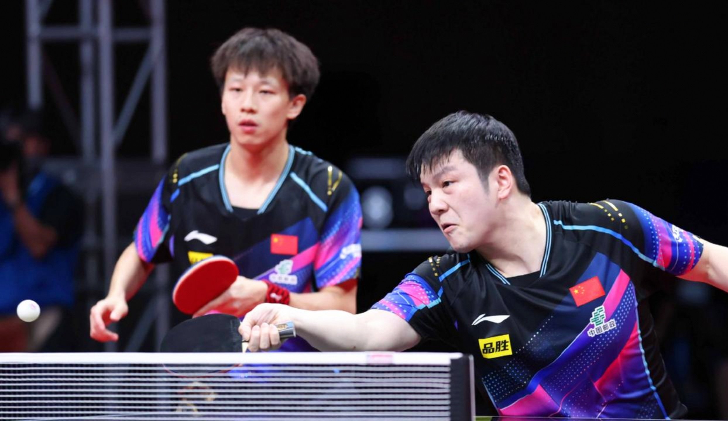 爱游戏在线-中国队鏖战日本队，林高远点燃赛场