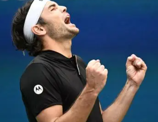 温网轻取美网，辛纳高光表现