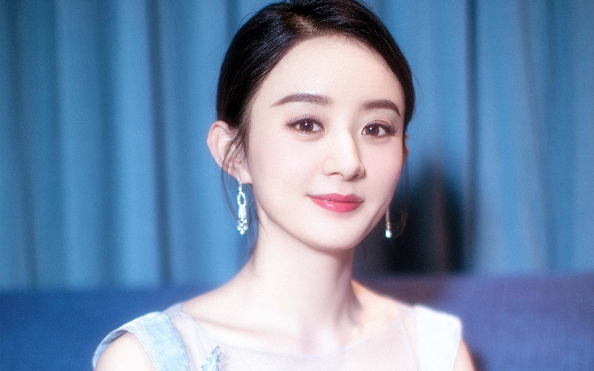 跨界战神,阿坎吉助巴萨硬仗取胜曼联,转身接管NBA总决赛